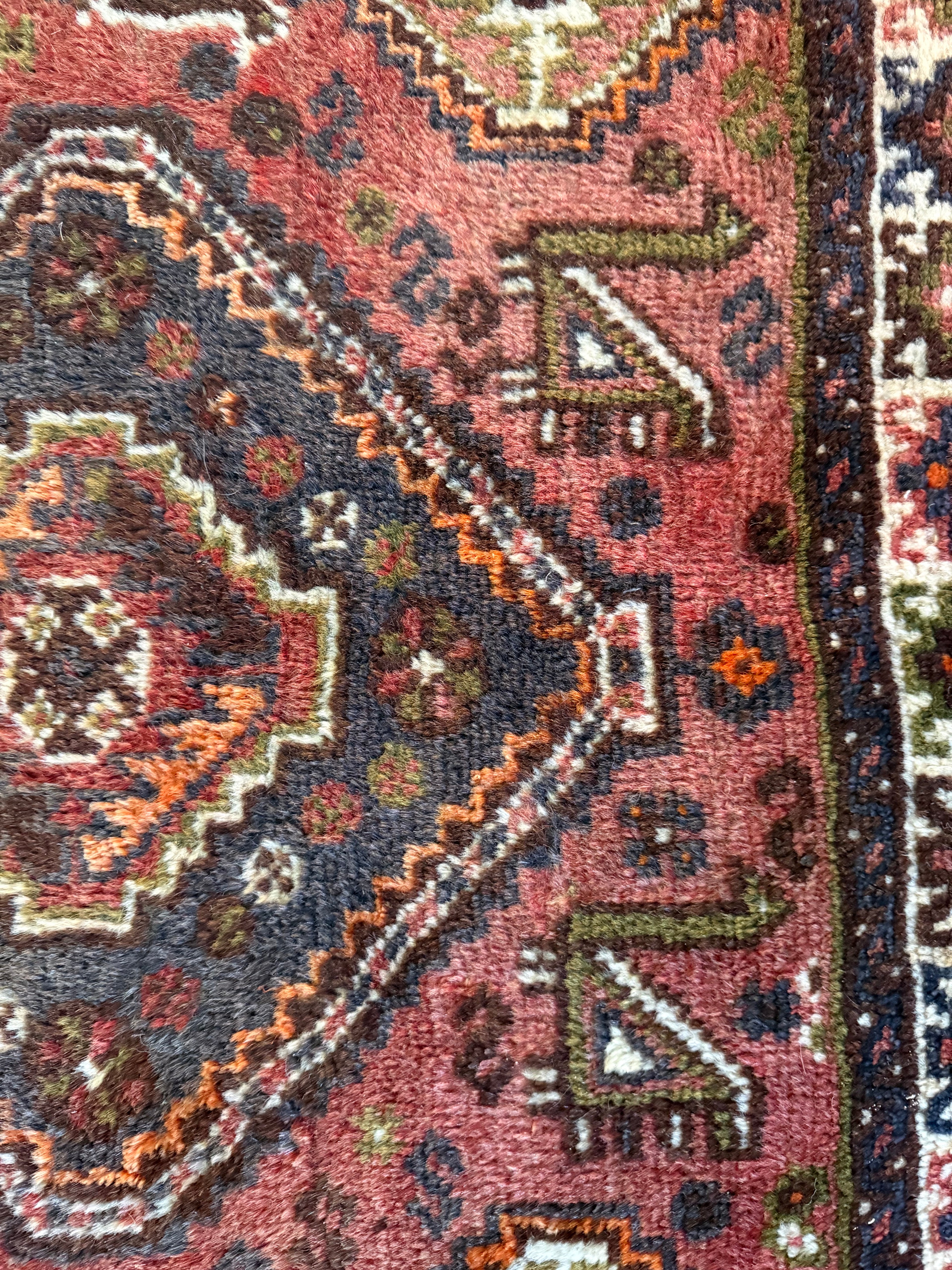 Handgeknoopt vintage oosters tapijt – 182 × 120 cm