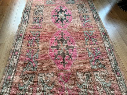 Vintage Marokkaans tapijt – 243 × 148 cm