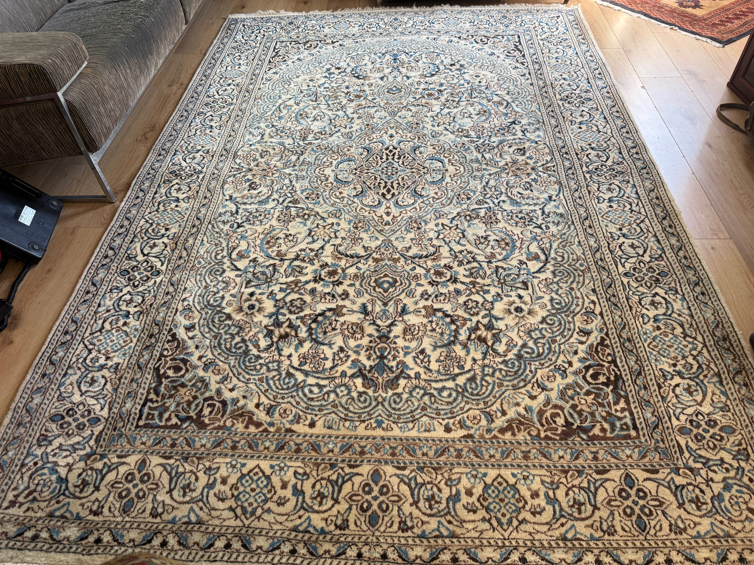 Hand-knotted vintage Nain rug – 300 × 201 cm