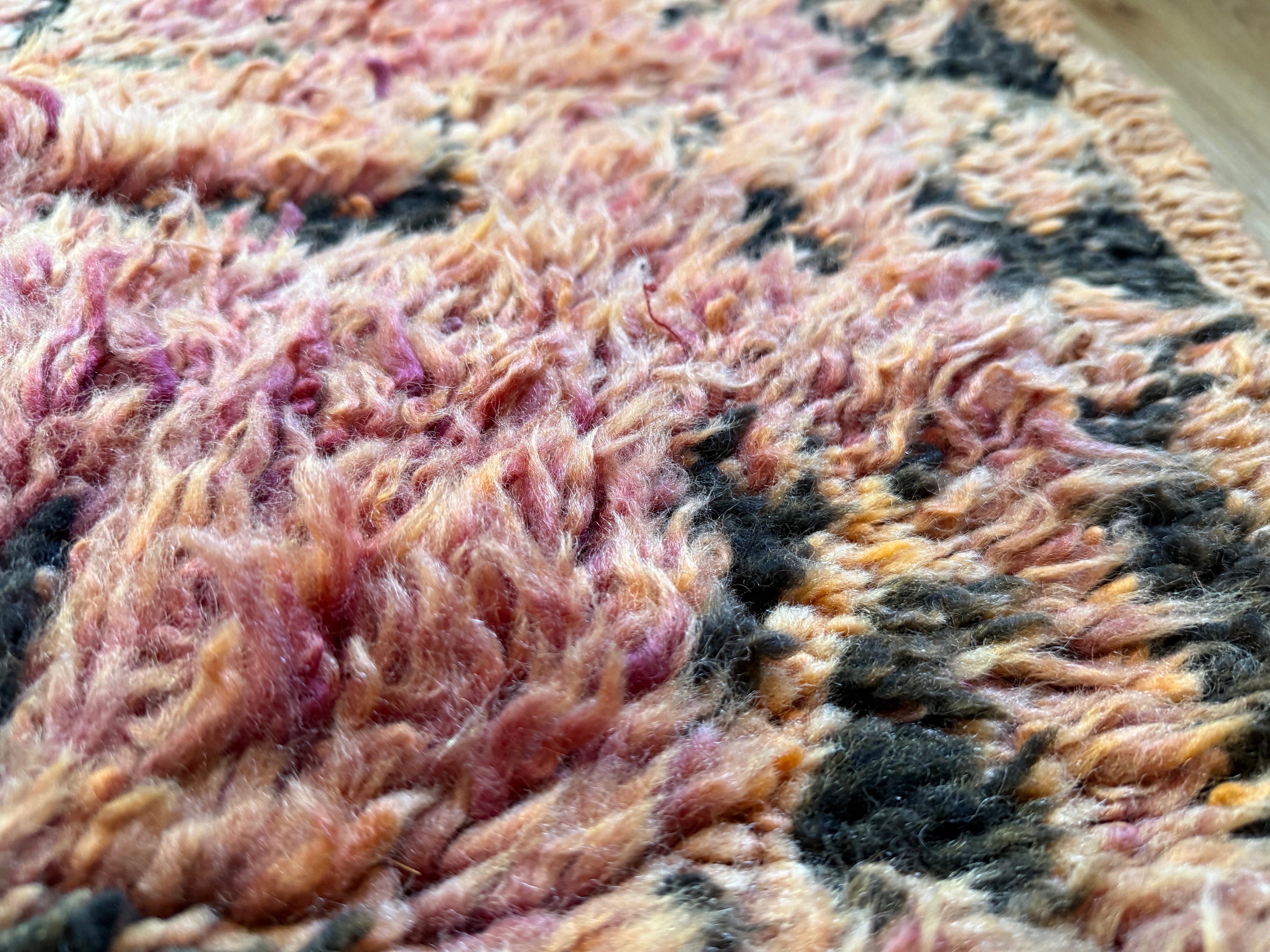 Vintage Moroccan Berber Rug in Salmon Pink Wool – 275 × 210 cm