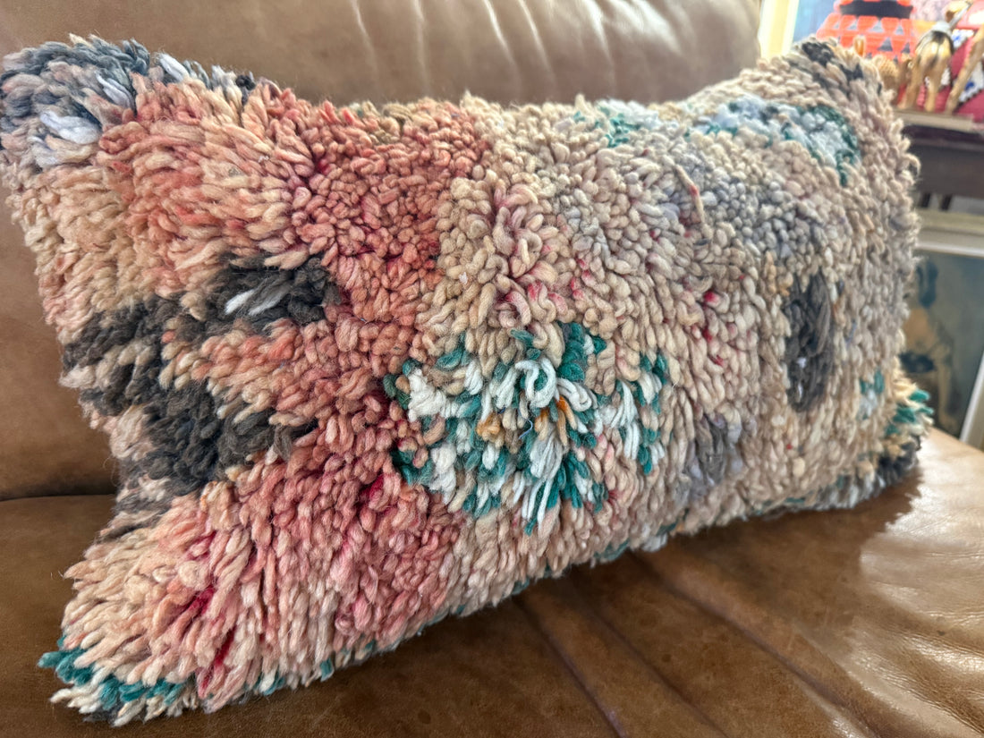 Handgemaakt kussen van een Vintage Marokkaans tapijt– ca 50 × 40 cm