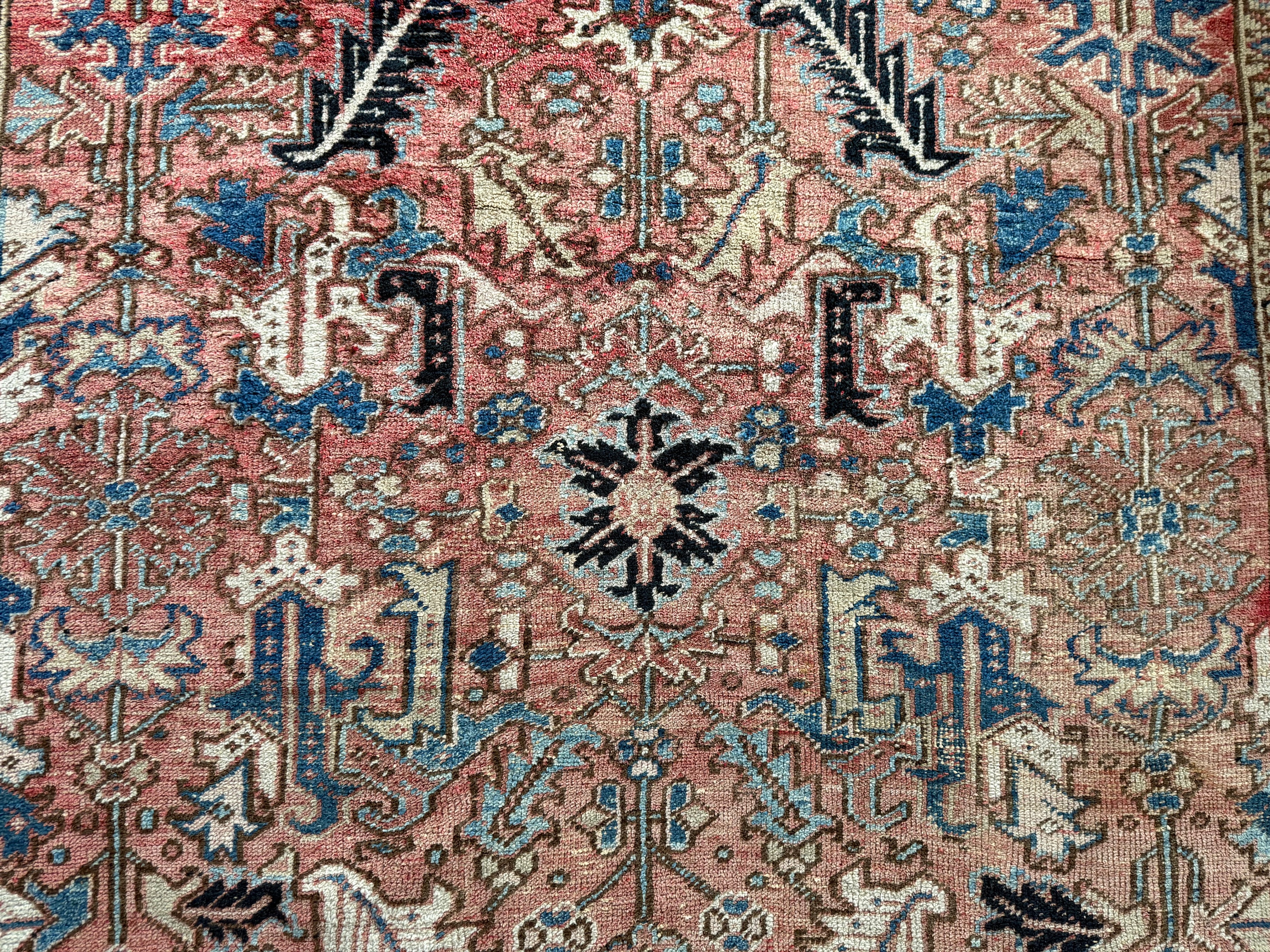 Vintage handgeknoopt tapijt in Heriz-stijl – ca. 290 × 212 cm gemaakt ca. 1940-1950