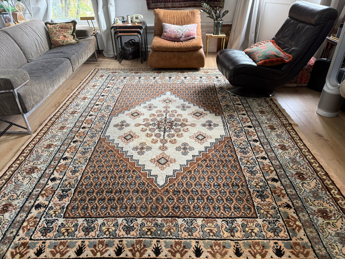 Handgeknoopt oosters tapijt – ca. 352 × 247 cm (lichten verkleuringen middenstuk)