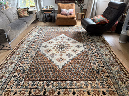 Handgeknoopt oosters tapijt – ca. 352 × 247 cm (lichten verkleuringen middenstuk)