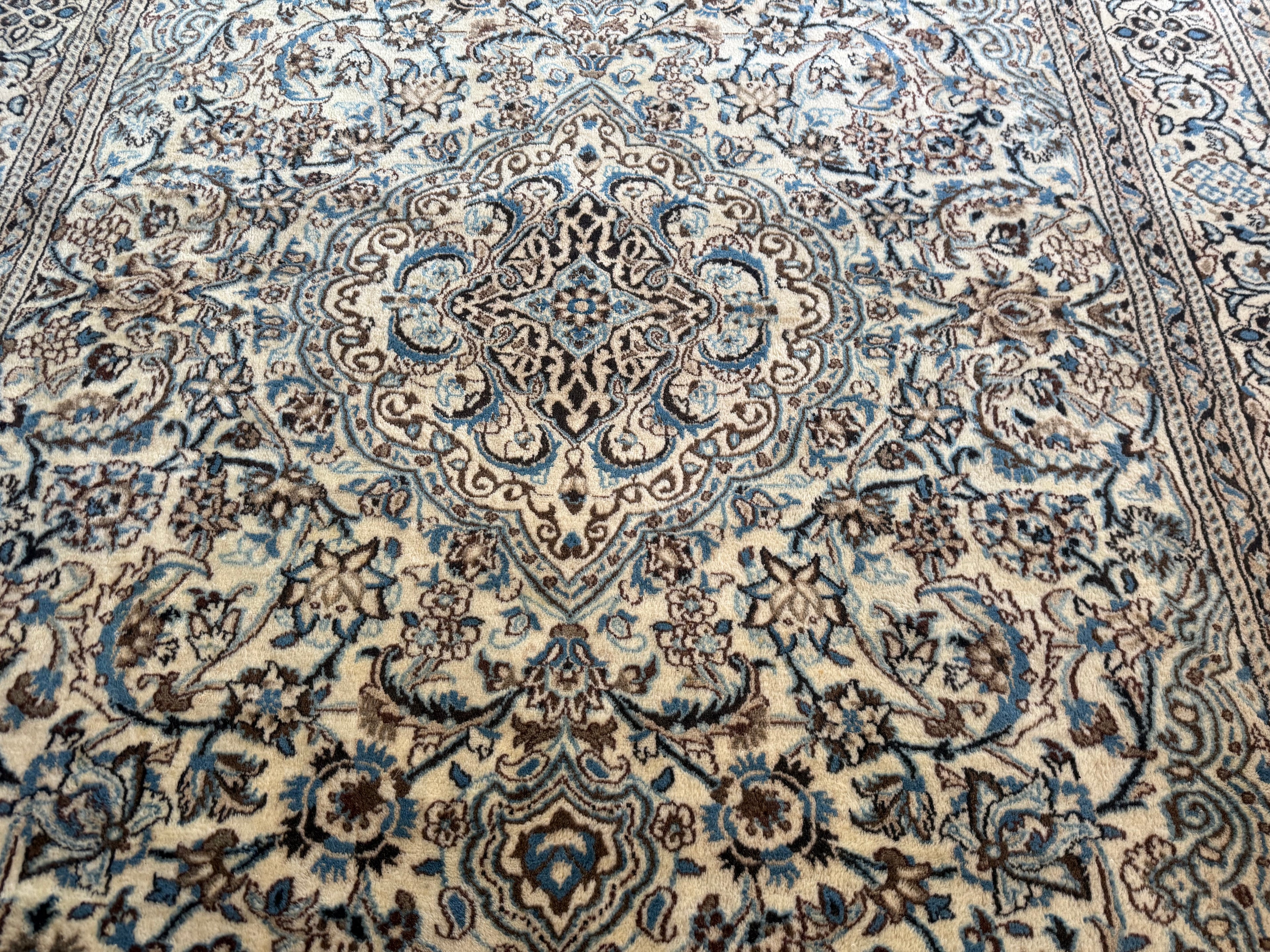 Hand-knotted vintage Nain rug – 300 × 201 cm