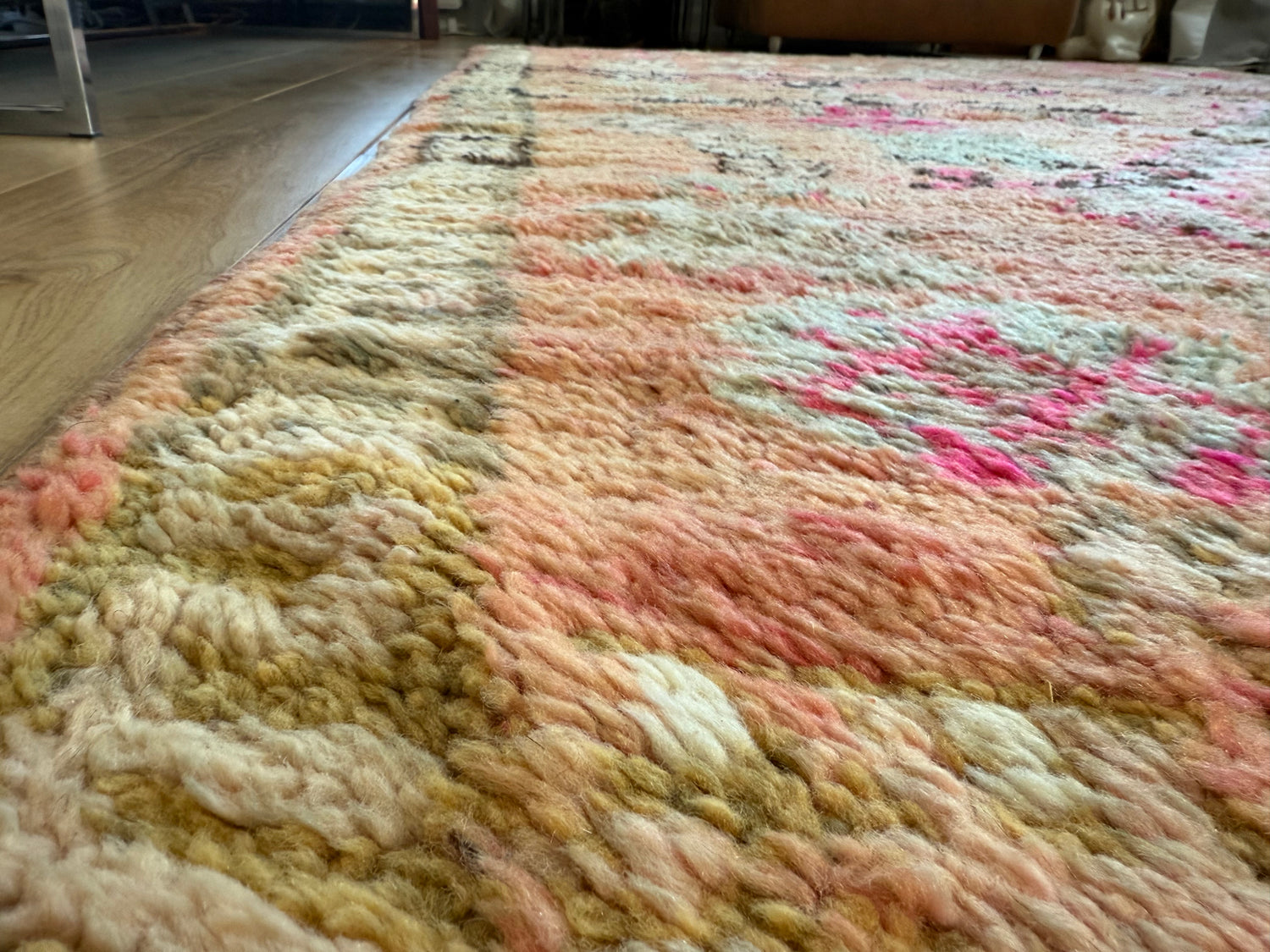 Vintage handgeknoopt tapijt – warm pastel &amp; roze – ca. 303 × 182 cm