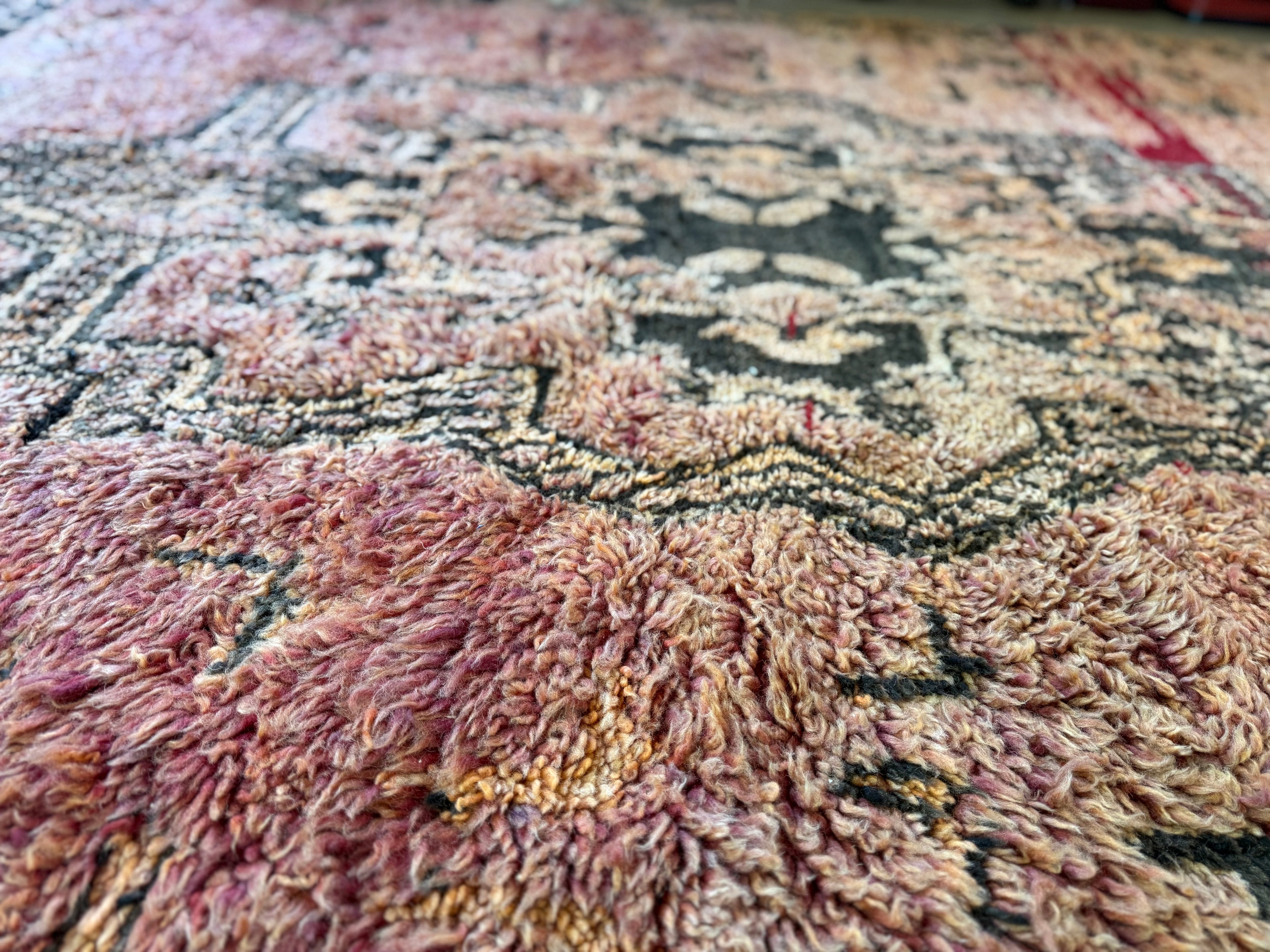 Vintage Moroccan Berber Rug in Salmon Pink Wool – 275 × 210 cm