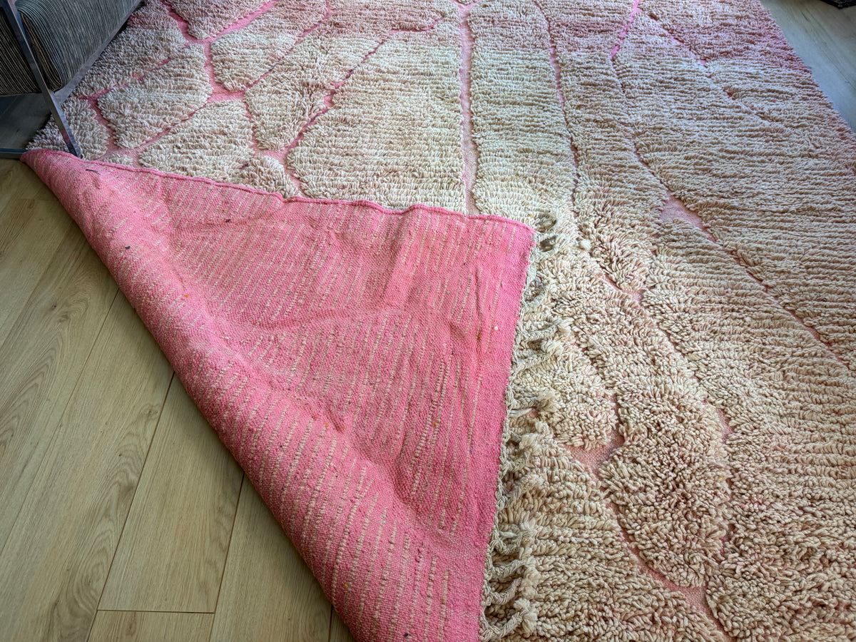 XXL Marokkaans wollen tapijt in zachtroze – 383 × 256 cm