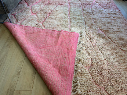 XXL Marokkaans wollen tapijt in zachtroze – 383 × 256 cm