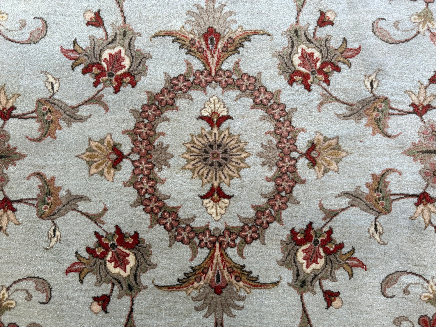 Authentiek handgeknoopt tapijt – licht pastel &amp; florale elegantie – ca. 305 × 197 cm