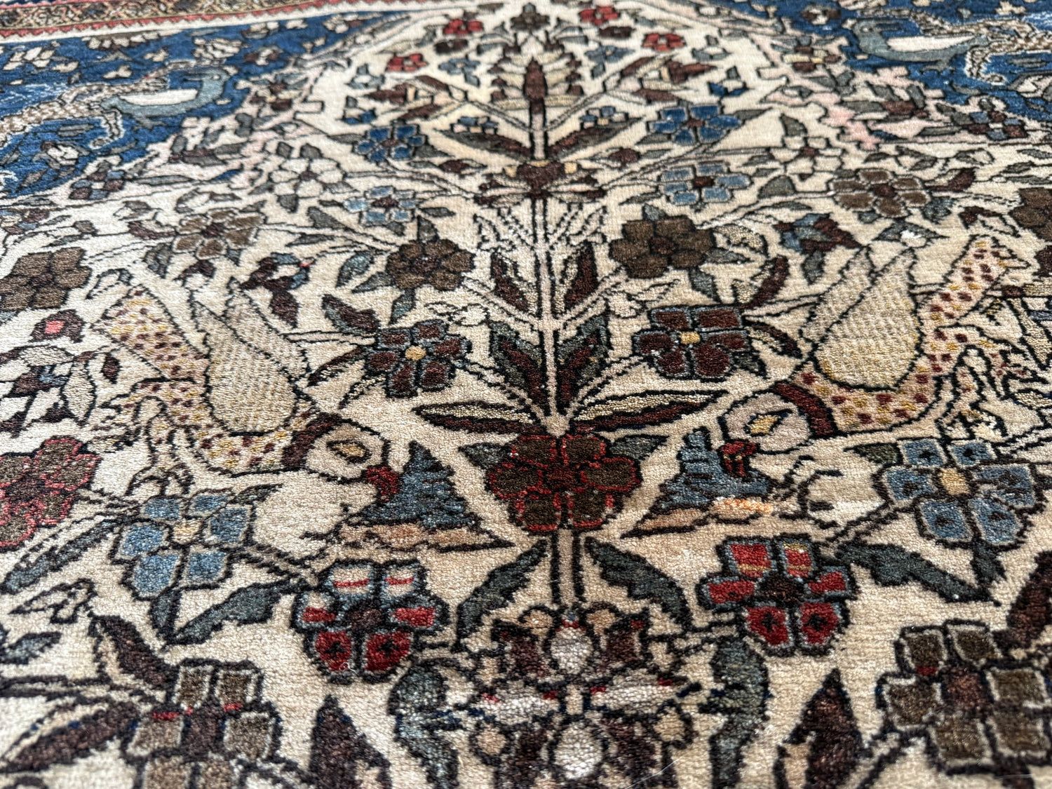 Early 20th-century figurative carpet – Qom tradition – 188 × 132 cm