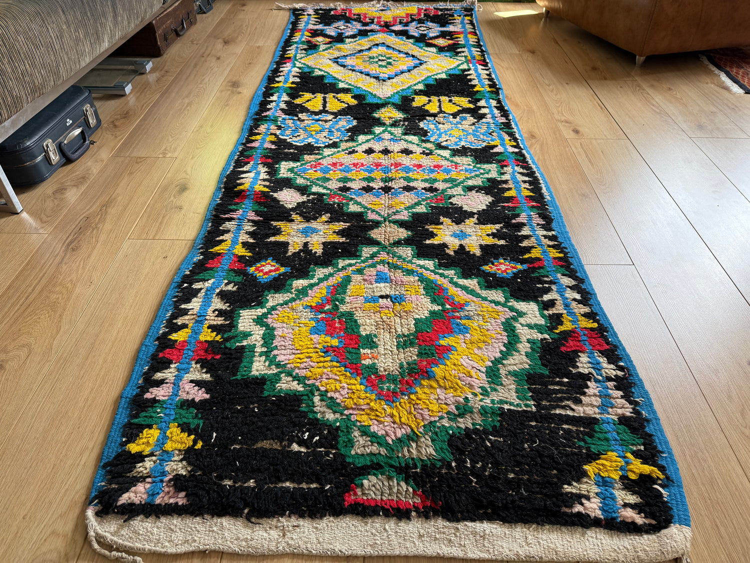 Handgeknoopt vintage tapijt Boucherouite loper uit Marokko– ca. 277 × 88 cm