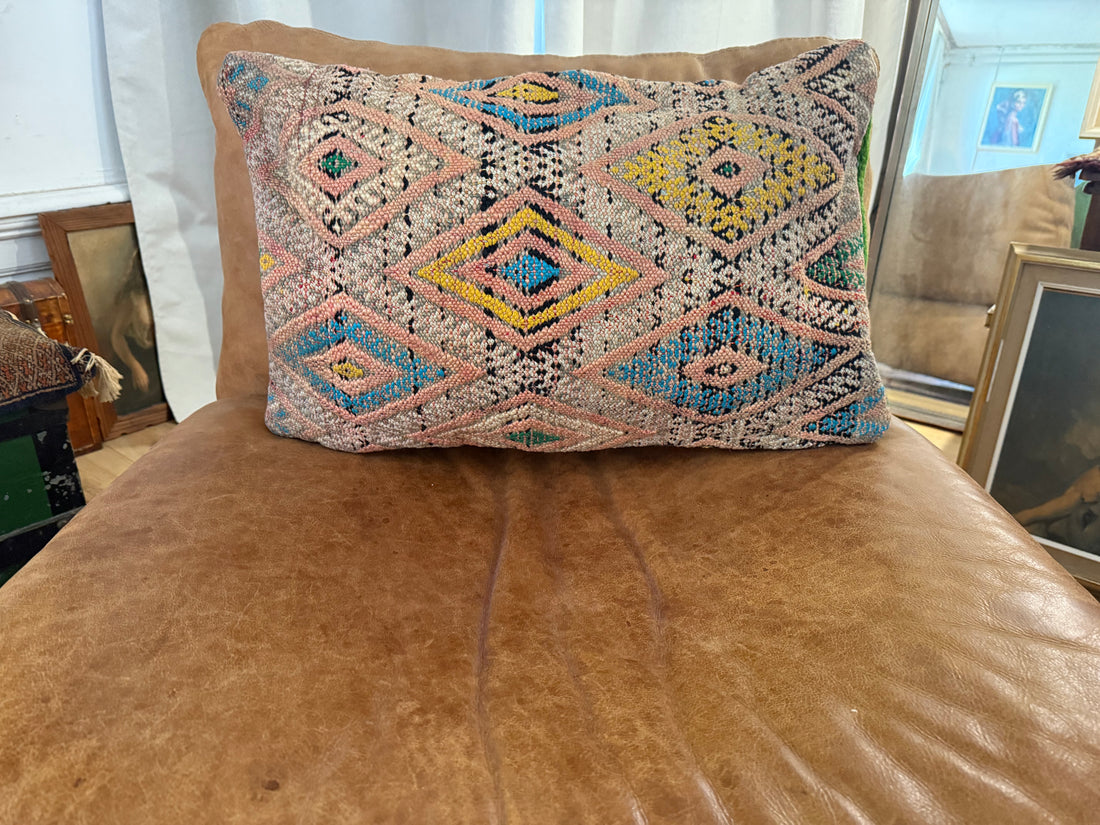 gemaakt kussen van een vintage Marokkaans tapijt – ca. 50 × 40 cm