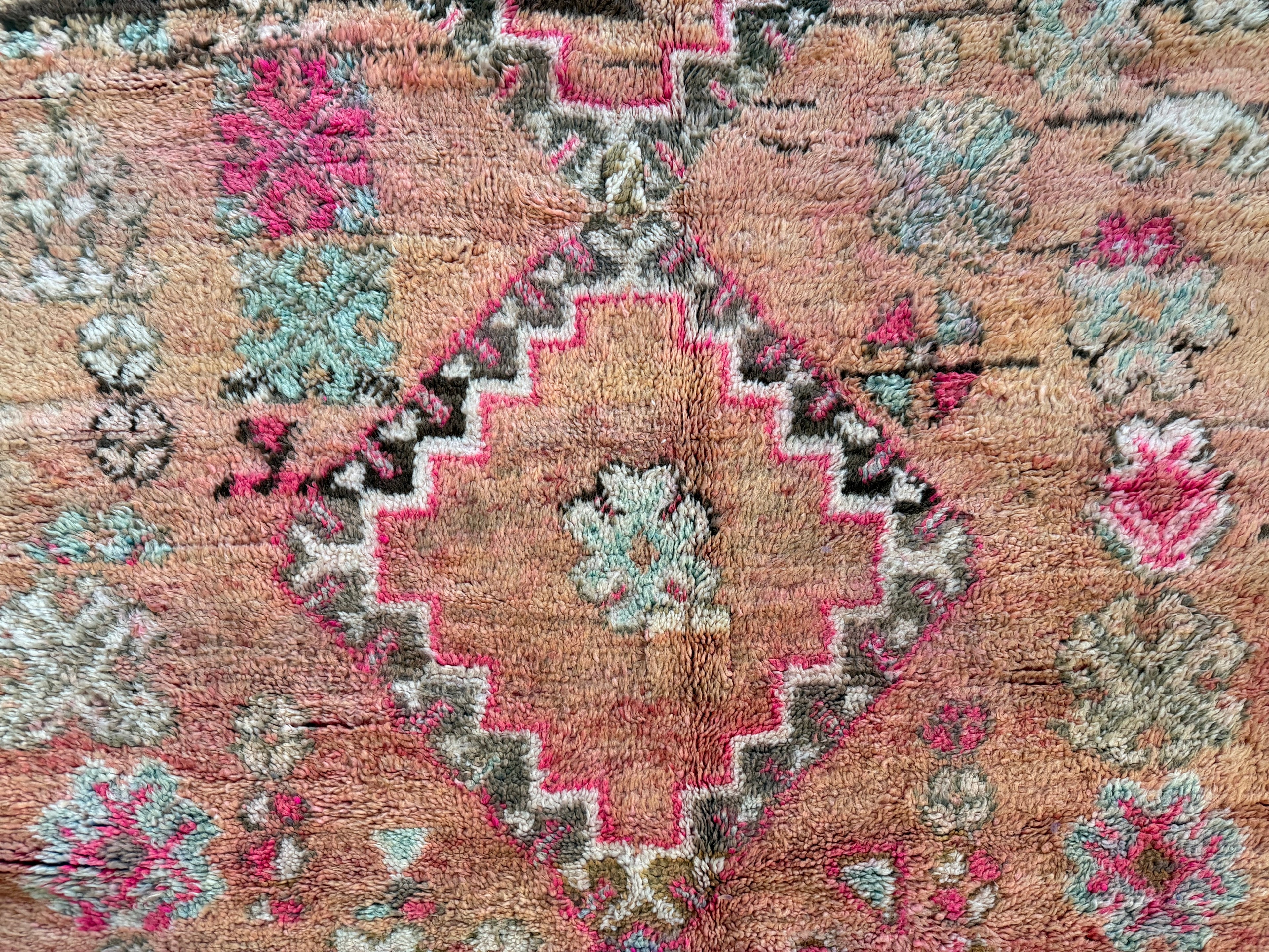 Vintage handgeknoopt tapijt – warm pastel &amp; roze – ca. 303 × 182 cm