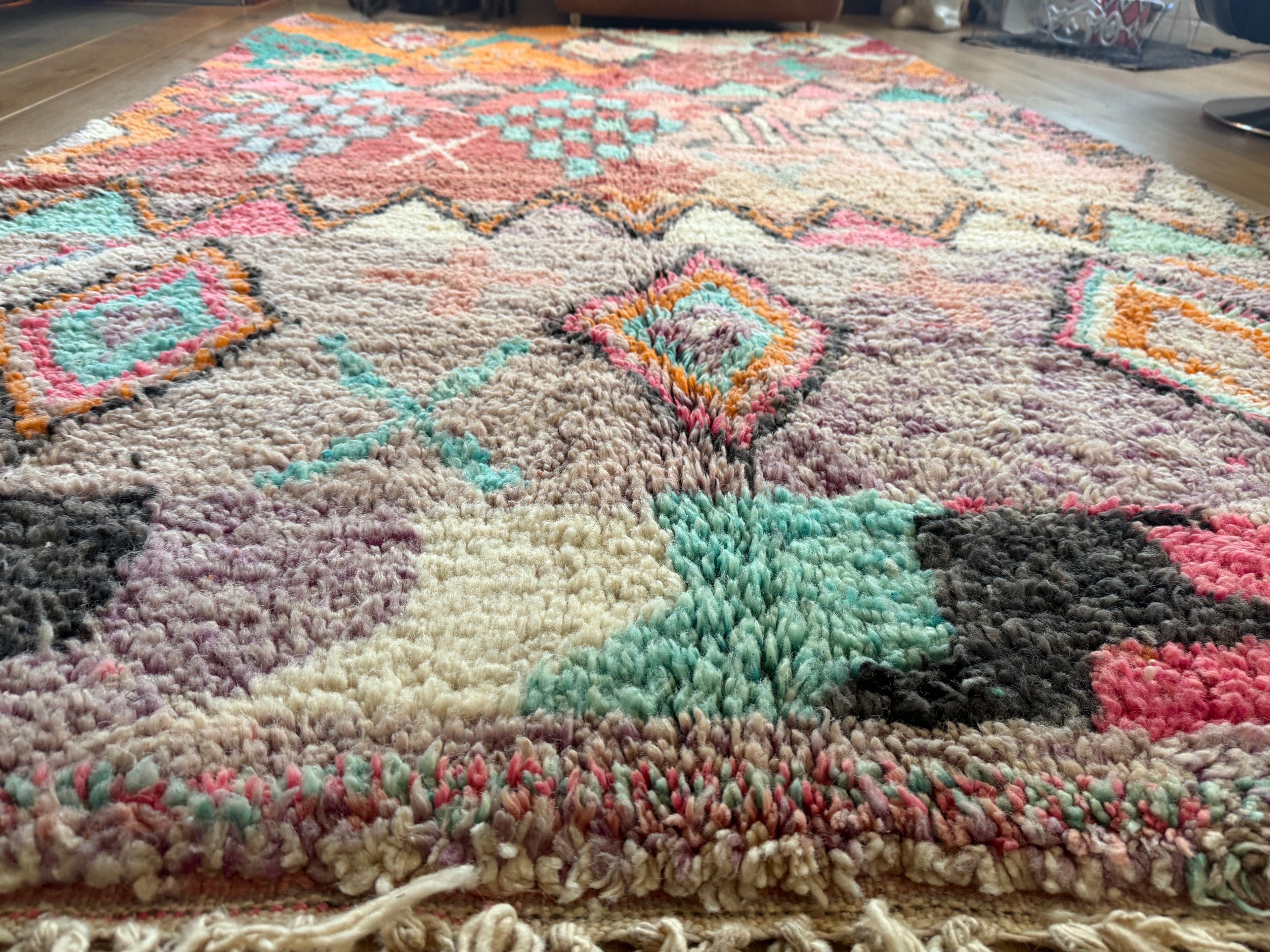 Kleurrijk handgeknoopt Marokkaans tapijt – 282 × 172 cm – boho vintage