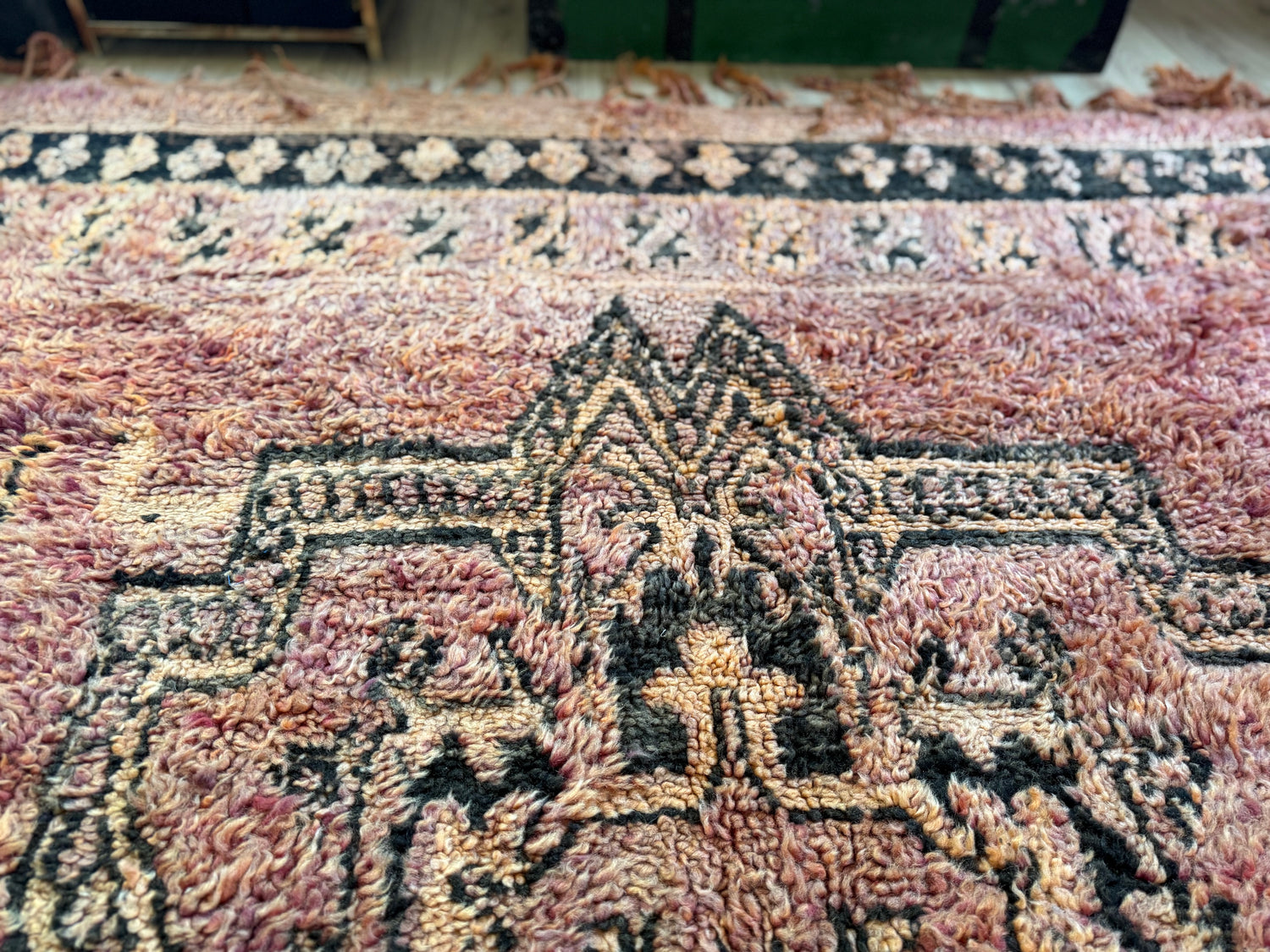 Vintage Moroccan Berber Rug in Salmon Pink Wool – 275 × 210 cm