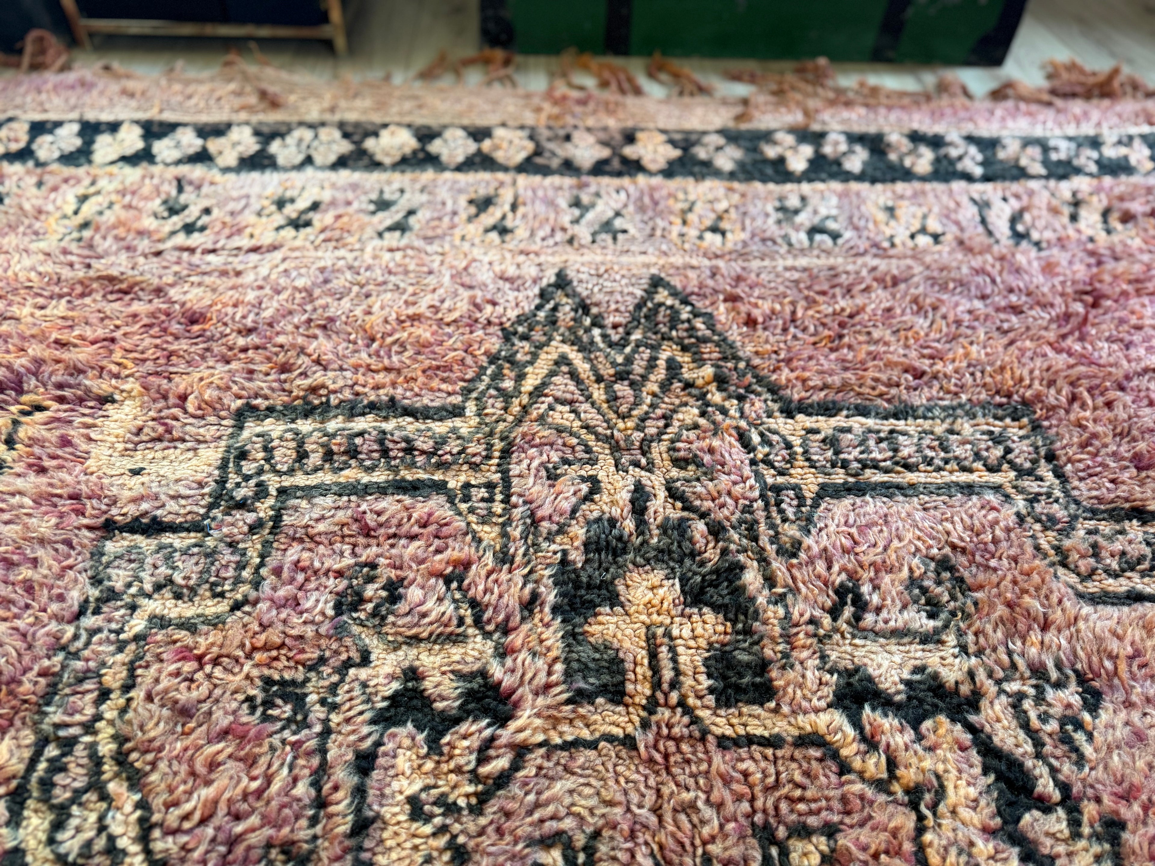 Vintage Moroccan Berber Rug in Salmon Pink Wool – 275 × 210 cm