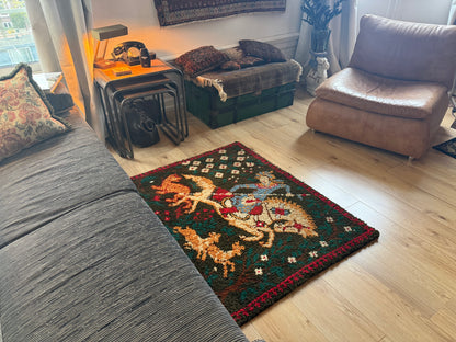 Tapete ou tapeçaria francesa vintage de parede ou chão com cavaleiro e cavalos (design Phildar, c. anos 70)