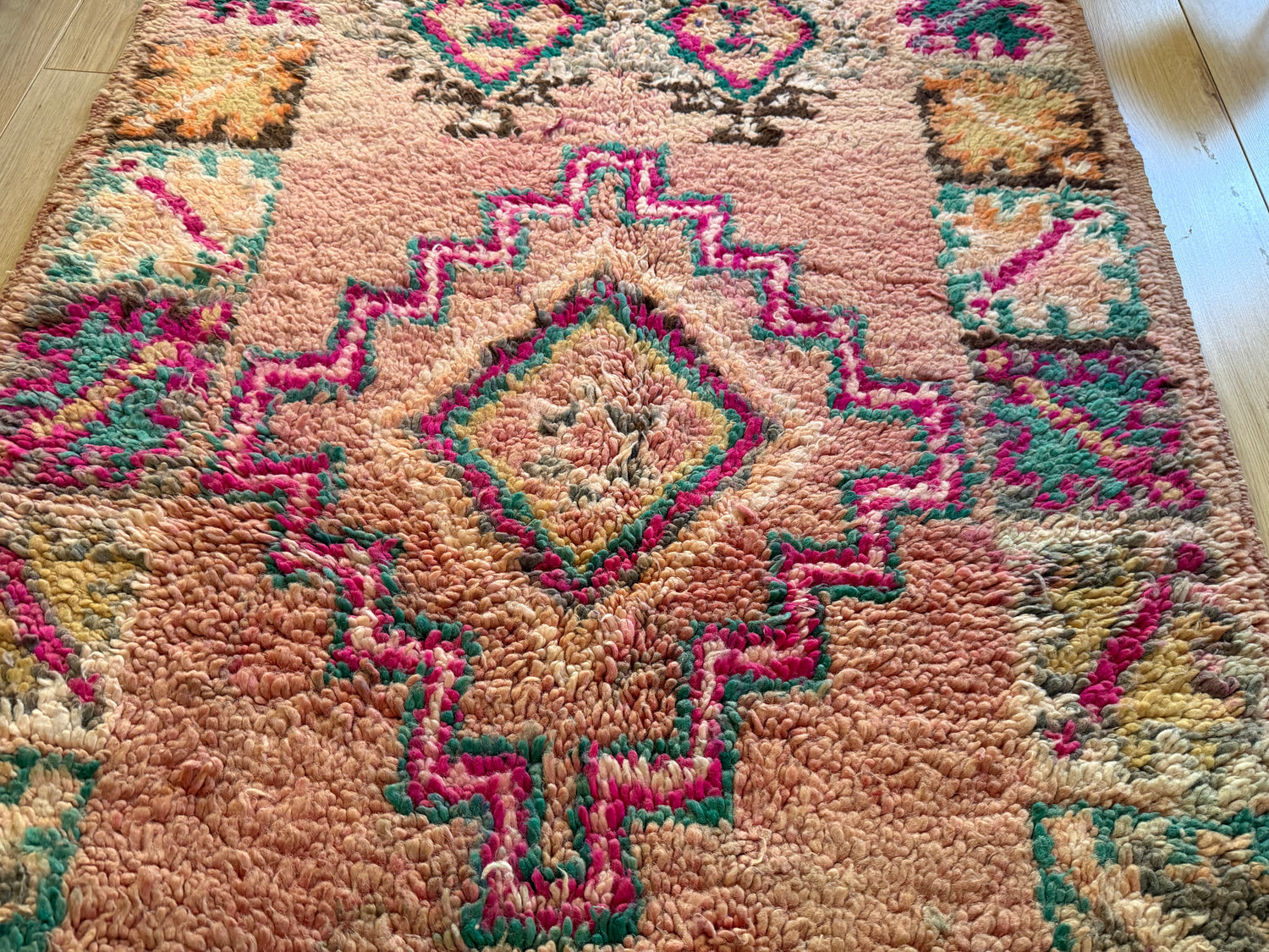 Vintage Moroccan runner in soft pink wool – 416 × 115 cm