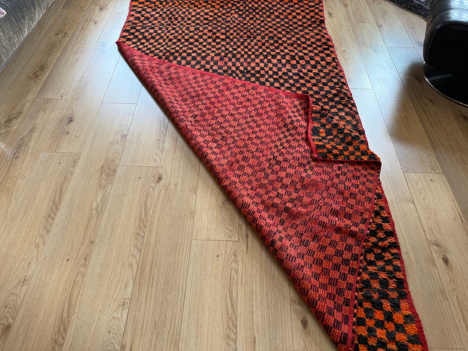 Grafisch vintage Berber tapijt in oranje &amp; zwart – 272 × 147 cm