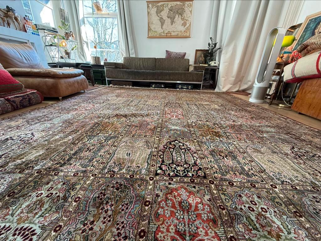 Groot Handgeknoopt Kashmir tapijt van zijde 375 x 275 cm
