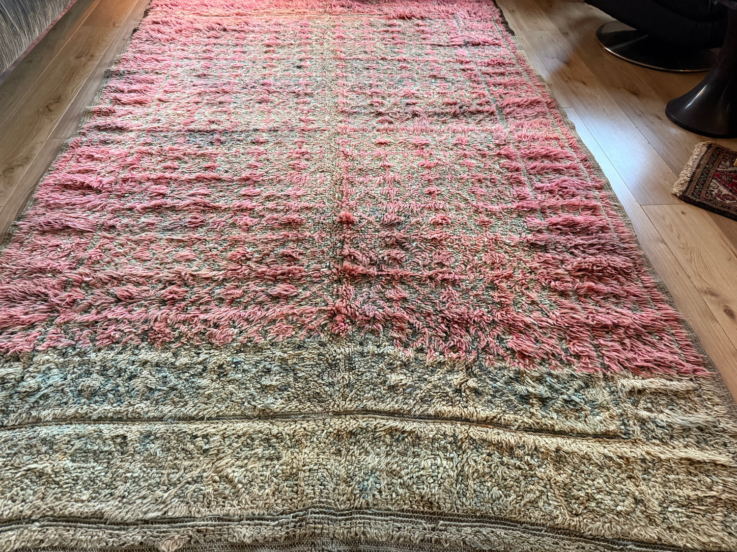 Vintage Marokkaans Berbertapijt – poederroze &amp; salie 290 × 180 cm