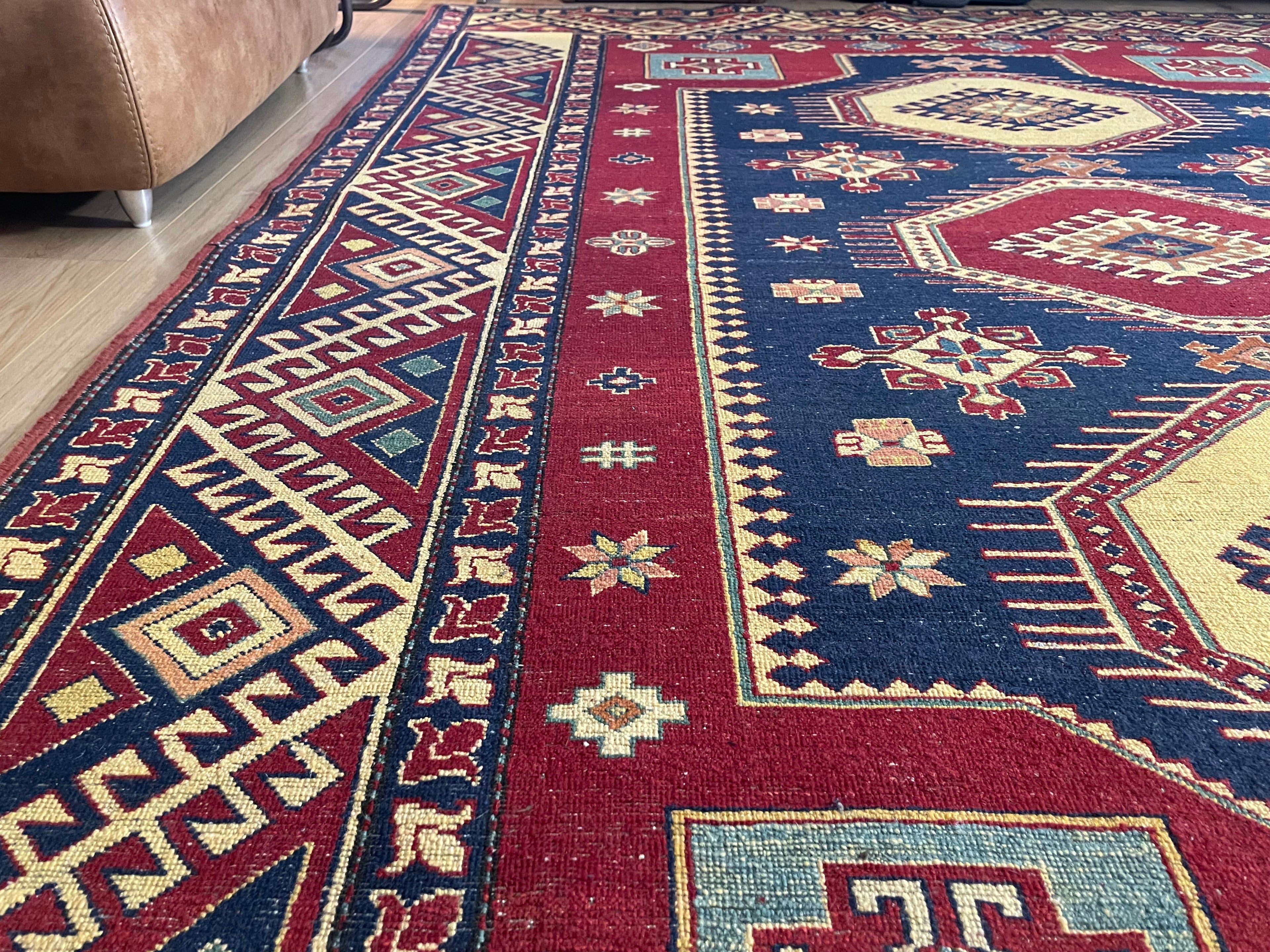 Handgeknoopt Kazak-stijl tapijt – ca. 255 × 200 cm
