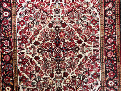 Tapete clássico nó à mão com campo e medalhão em tons terrosos suaves 230 x 149 cm