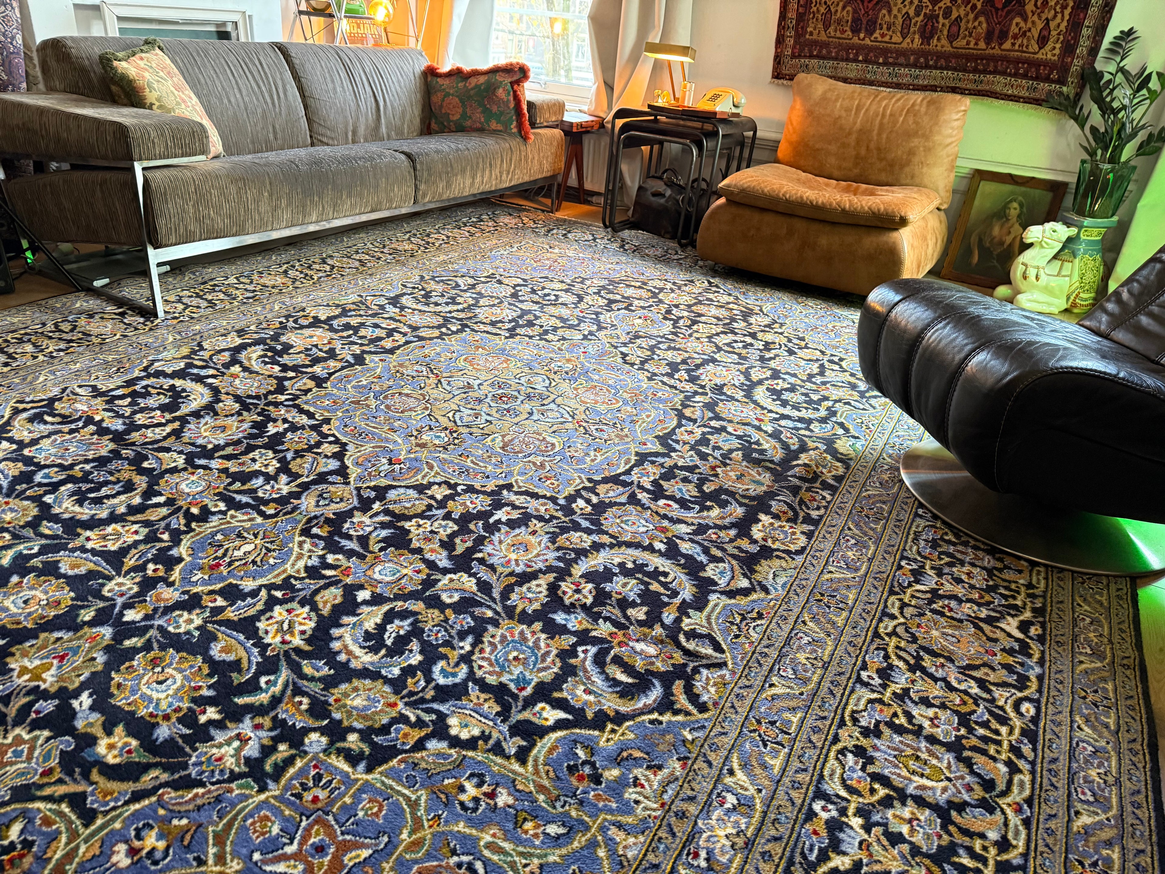 XL vintage medaillon tapijt in nachtblauw &amp; lichtblauw – ca. 408×295 cm