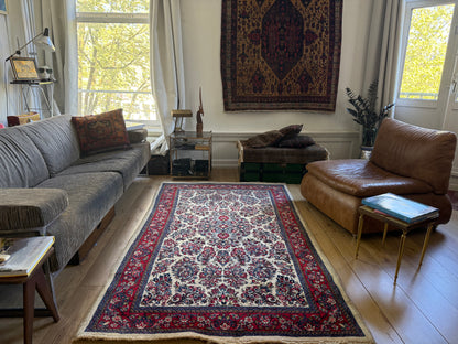 Vintage handgeknoopt klassiek tapijt met ivoor veld en florale patronen – 218 × 131 cm