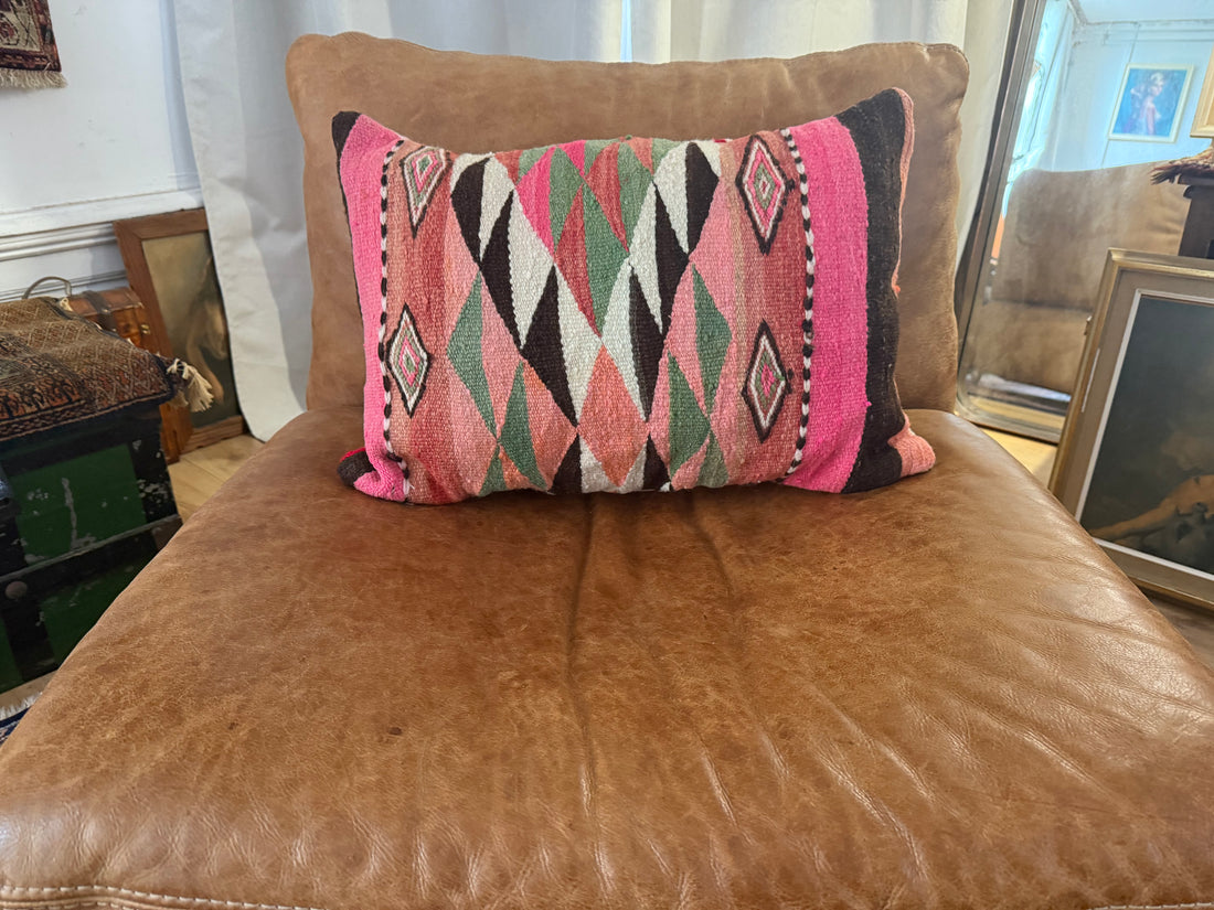 Coussin fait de tapis marocains vintage noués à la main