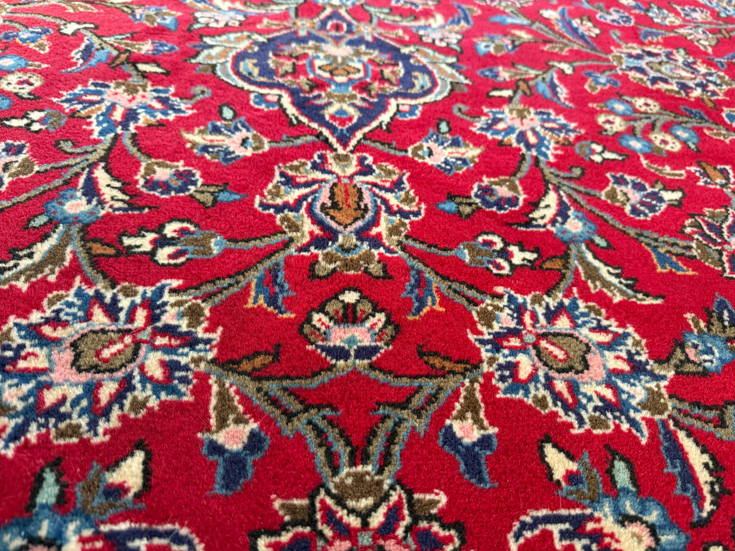 Groot handgeknoopt vintage tapijt – 352 × 247 cm