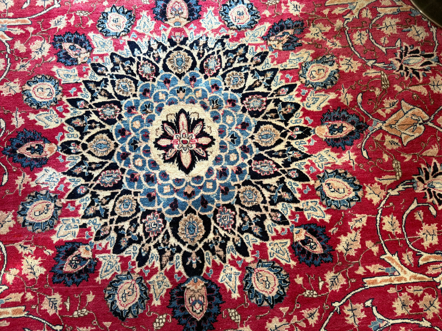 Groot handgeknoopt vintage vloerkleed met medaillon – 400×302 cm