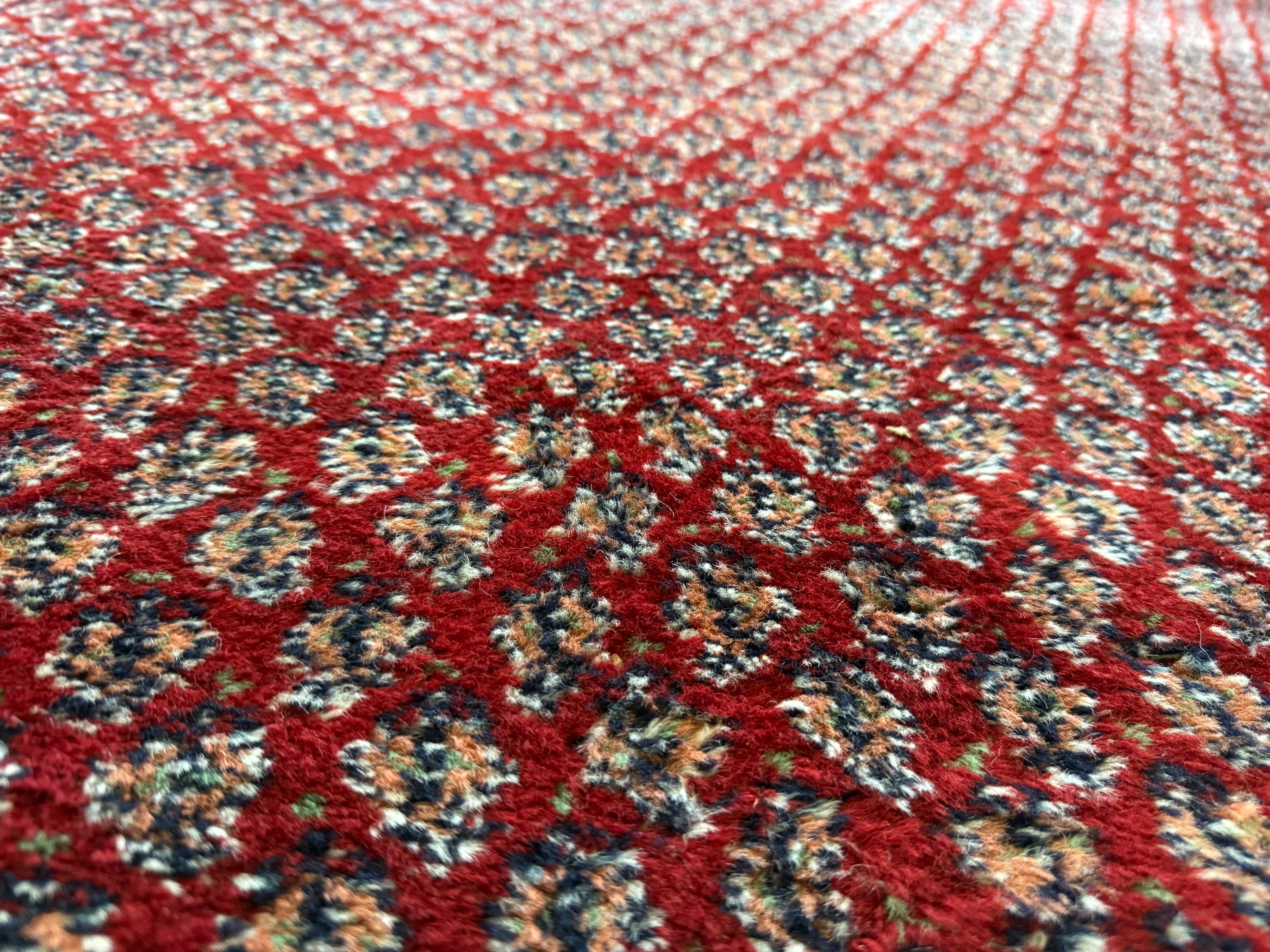 Dieprood handgeknoopt tapijt met boteh-motief – ca. 296 × 197 cm