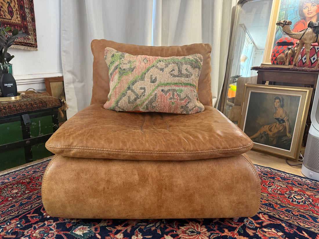 Handgemaakt kussen van een vintage Marokkaans tapijt – ca. 60 × 40 cm