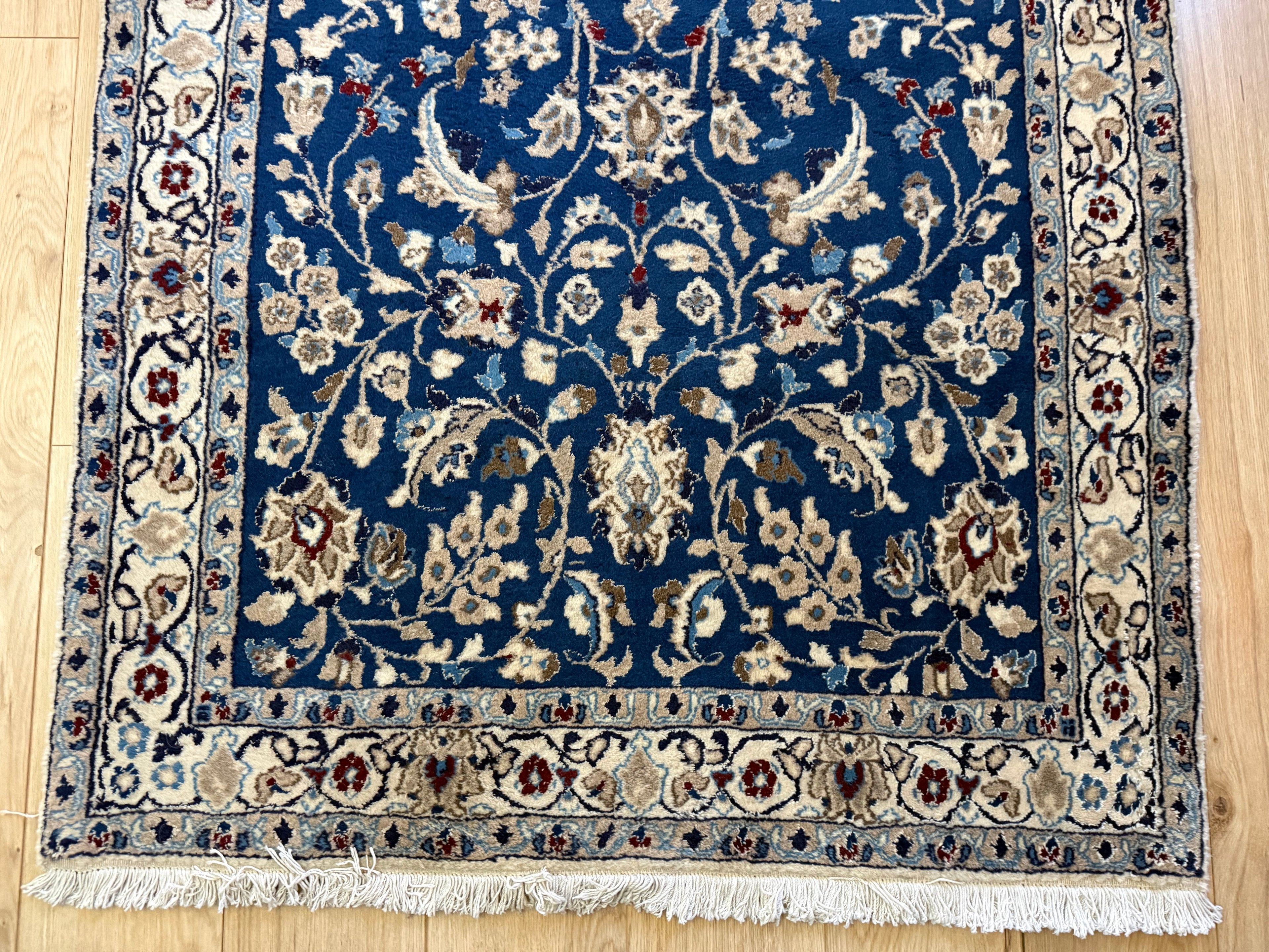 Tapete vintage feito à mão em estilo Nain – 208 × 117 cm
