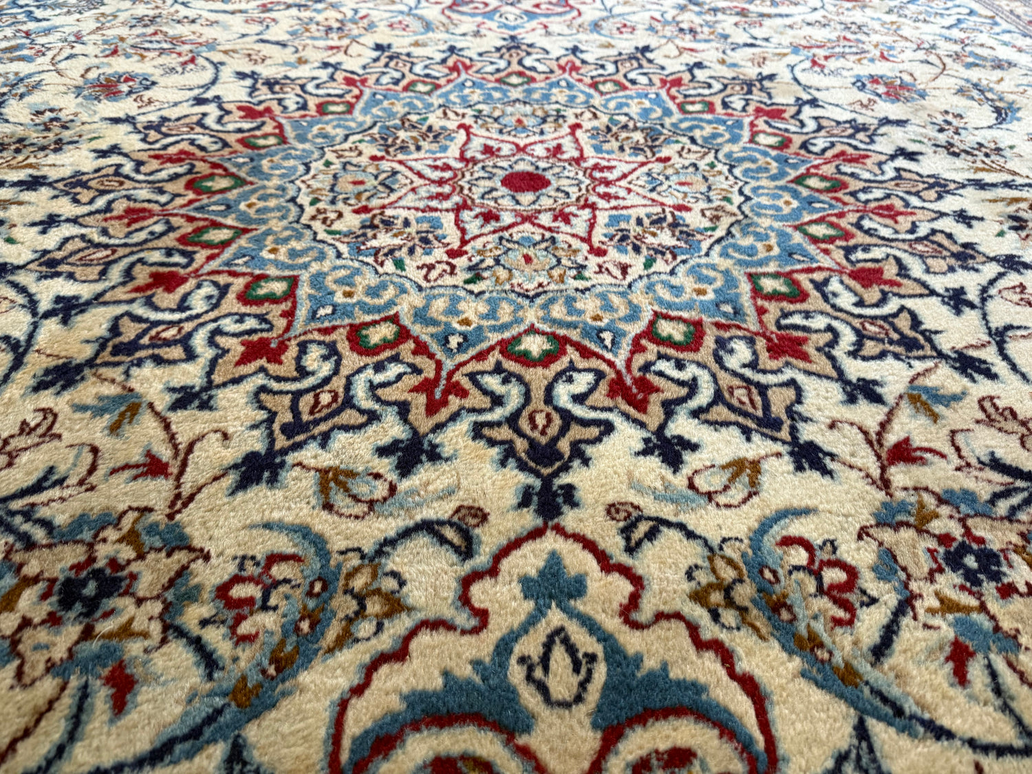Handgeknoopt vintage Nain stijl tapijt – ca. 355 × 248 cm
