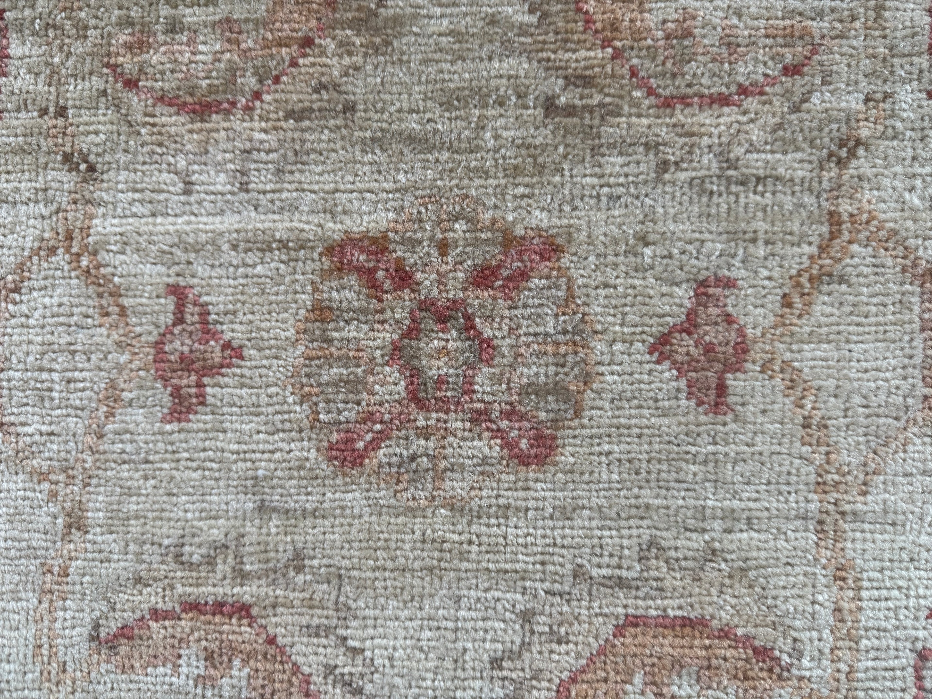 Handgeknoopt vintage tapijt – zand &amp; oudroze | Ziegler-stijl, 188 × 127 cm