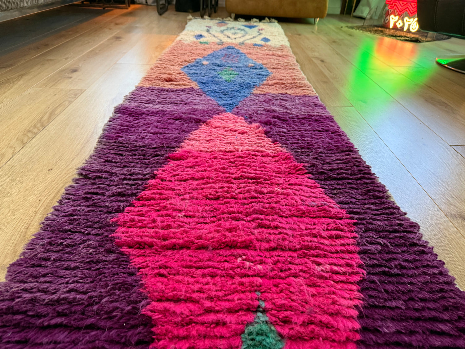 Authentiek Berber wollen kleed – kleurrijke Marokkaanse loper (310 × 70 cm)