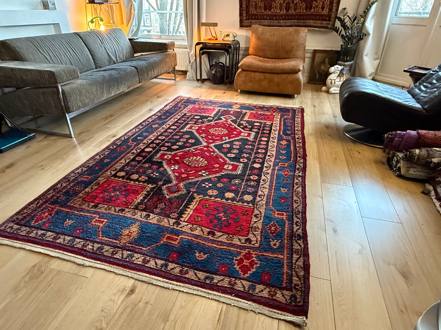 Vintage geometrisch tapijt met krachtige symboliek – 254 × 155 cm