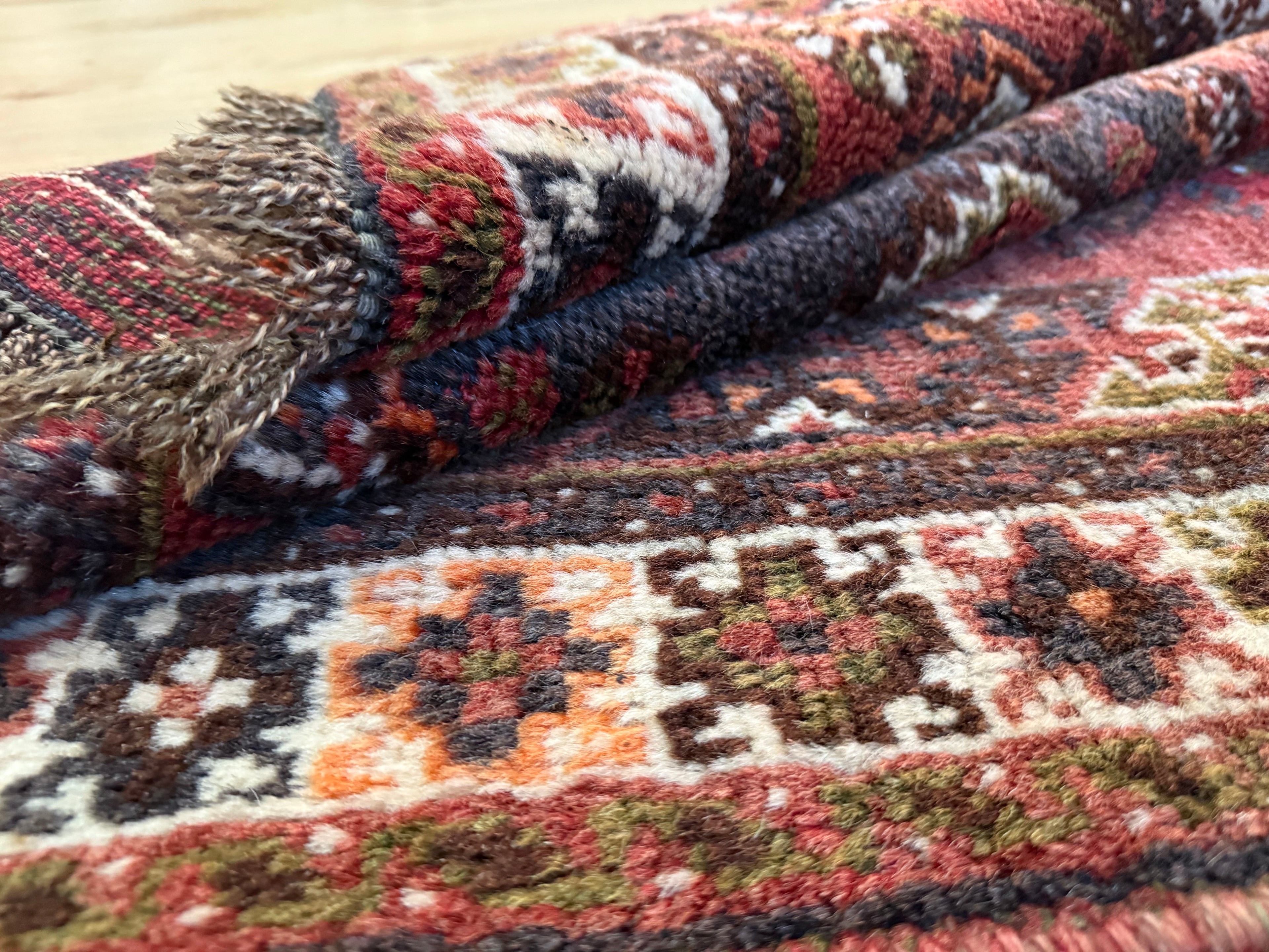 Handgeknoopt vintage oosters tapijt – 182 × 120 cm