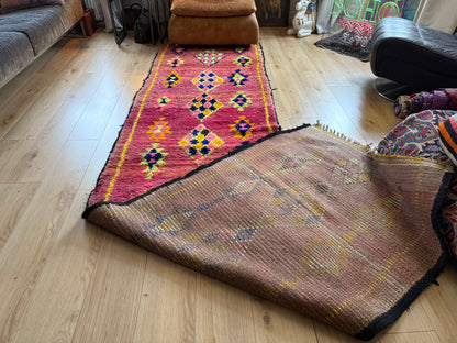 Vintage Marokkaanse loper met uitgesproken kleur &amp; karakter 384 × 101 cm