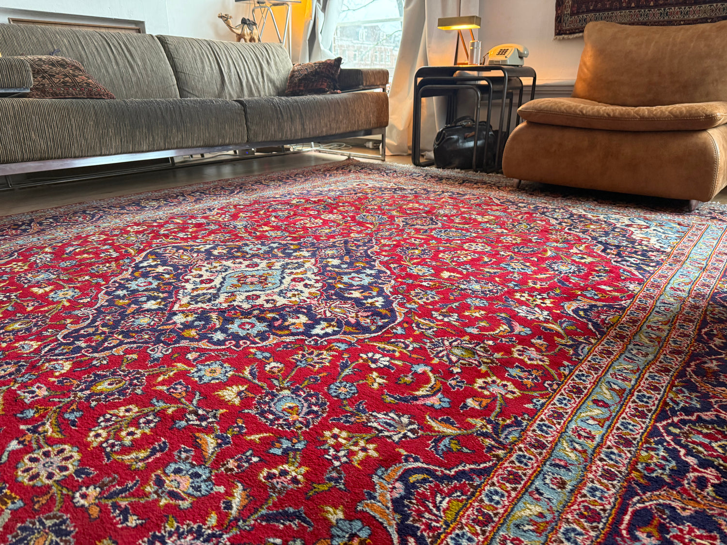 Monumentaal handgeknoopt vintage tapijt – 365 × 249 cm