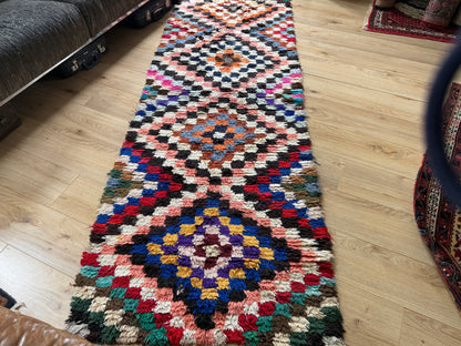Handgeknoopt vintage tapijt – Boucherouite-stijl – ca. 91 × 253 cm.