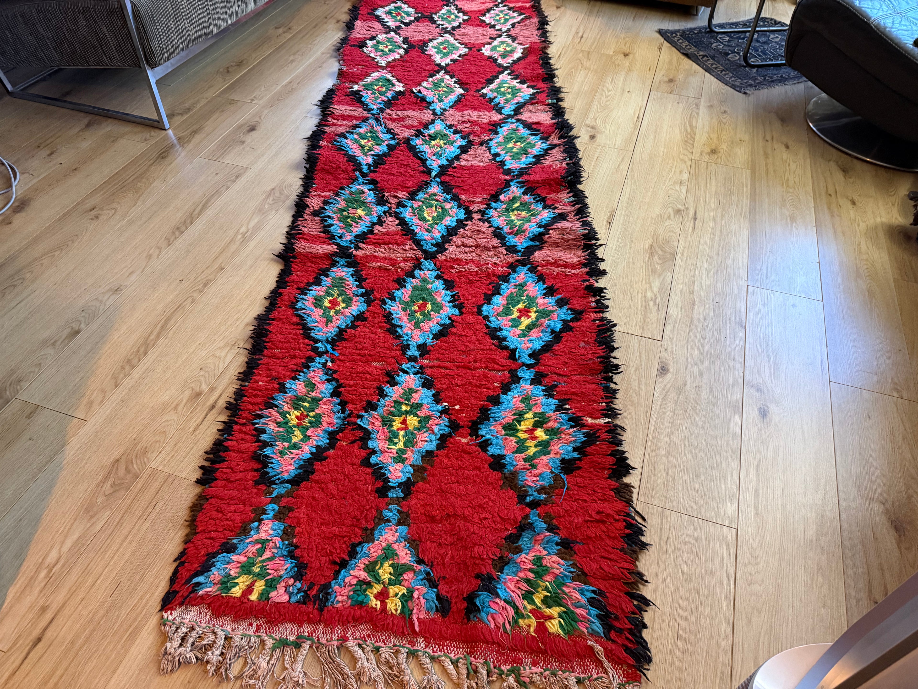 Vintage Berber loper in diep rood – 331 × 92 cm