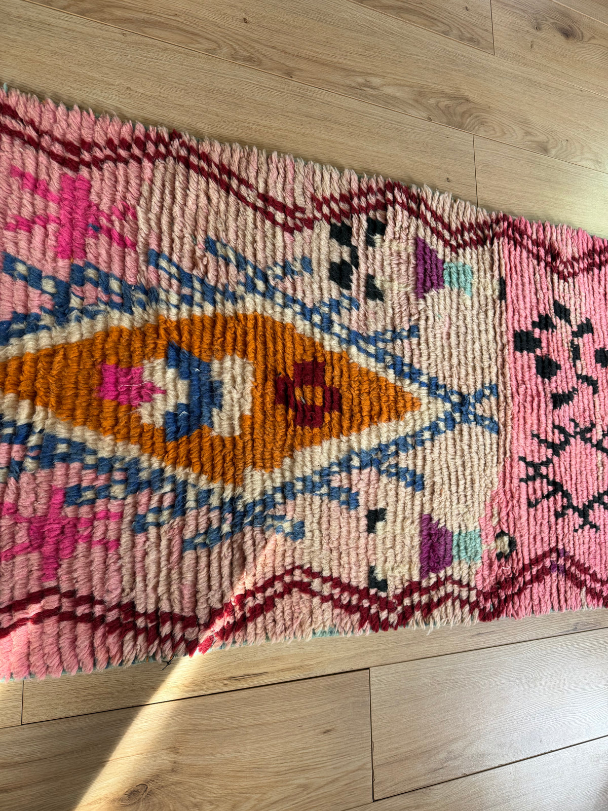 Passadeira Boujaad marroquina vintage – 418 × 79 cm