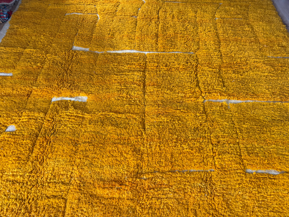 Grande tapete marroquino de pelo alto em laranja açafrão – 312 × 241 cm