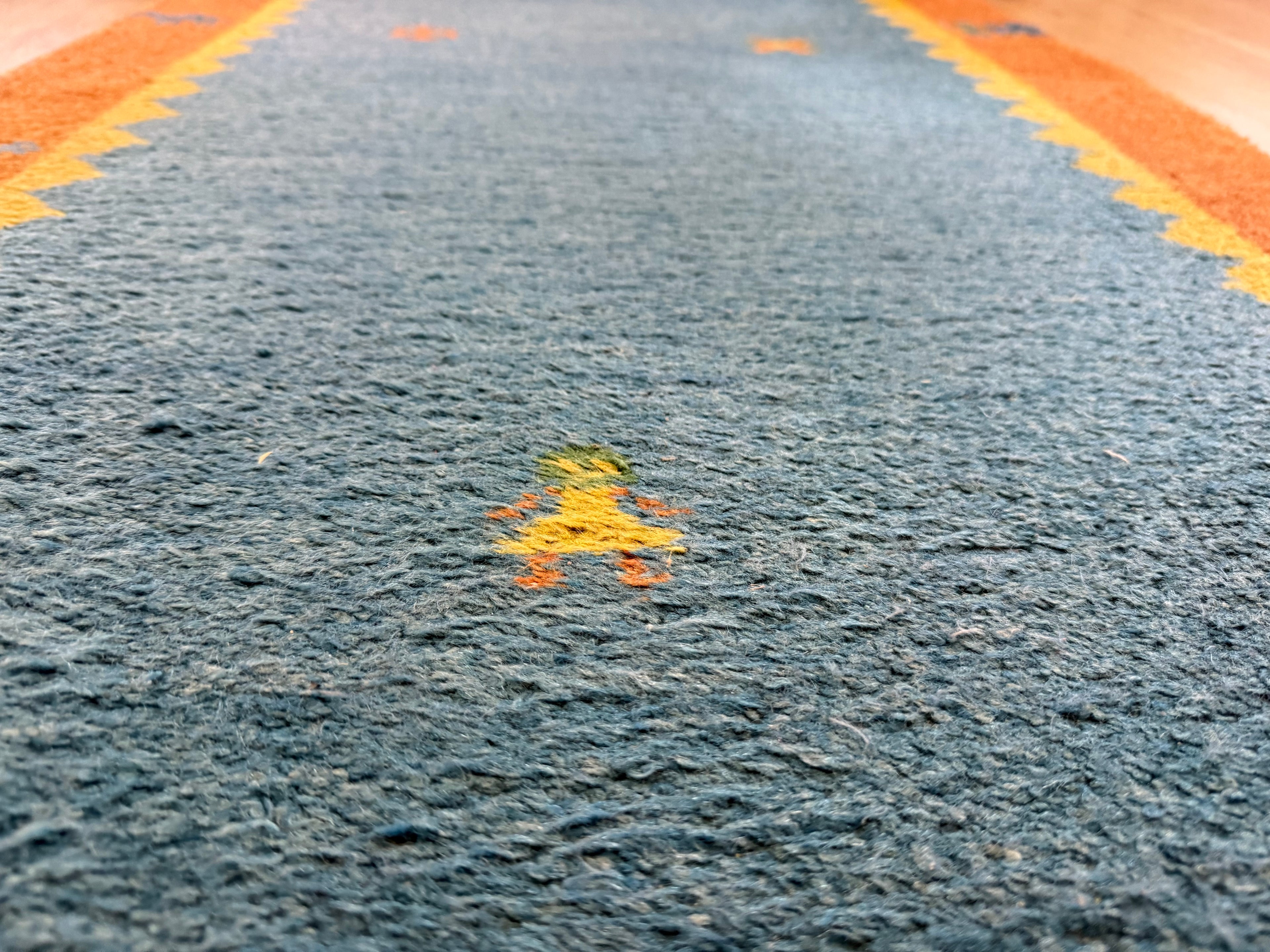 Vintage handgeknoopte loper – blauw &amp; oker – ca. 302 × 77,5 cm