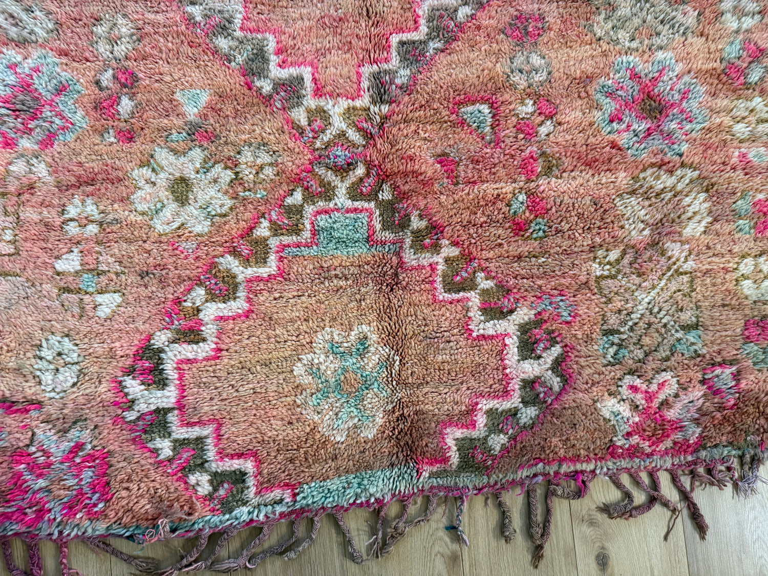 Vintage handgeknoopt tapijt – warm pastel &amp; roze – ca. 303 × 182 cm