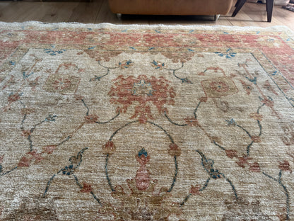 Alfombra afgana Ziegler anudada a mano con suave diseño floral